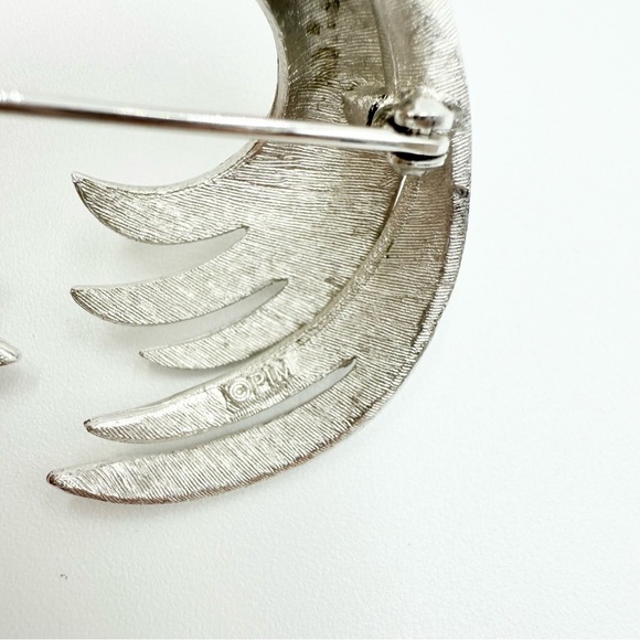 VINTAGE PIM SIGNED TEXTURED SILVER TONE PIN BROOCH - Picture 5 of 8